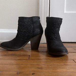 Gorgeous black booties